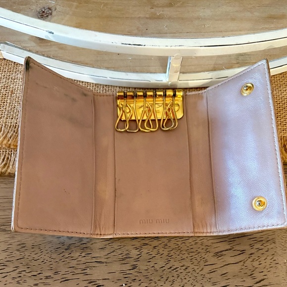 MIU MIU Key Holder Case | Brown | Y2180 | Croc Embossed crackled Leather | EUC - Picture 4 of 7